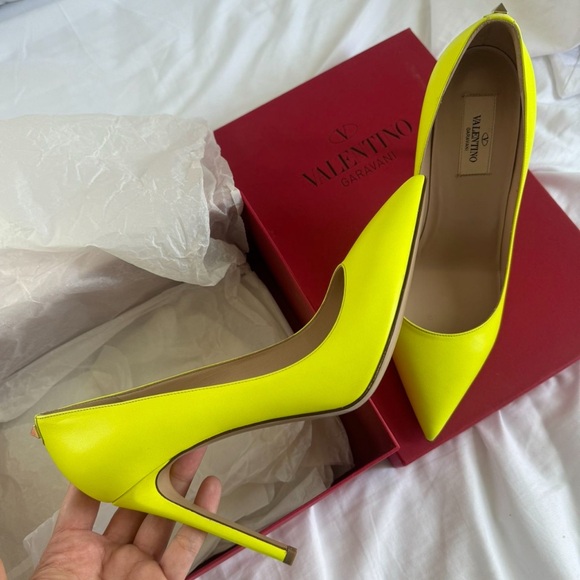 NWT Valentino Bright Yellow Heels Size: 38.5 - Picture 1 of 3